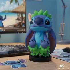 Espíritu hawaiano en tu escritorio: Hula Stitch llega en formato Cable Guy para poner orden en tu setup con el inconfundible estilo Disney. Con 20 cm de altura, esta figura-soporte mantiene firmes tu mando